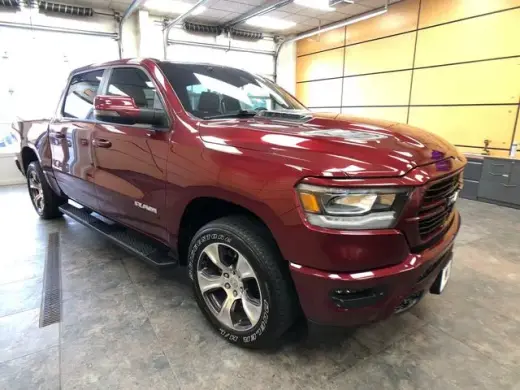 Ram 1500 2023 4x4 Laramie 4 puertas Cabina Crew 5.6 pies. Caja corta Pickup