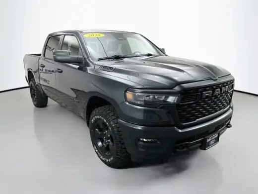 Ram 1500 2025 4x4 Tradesman 4 puertas Cabina Crew 5.6 pies. Caja corta Pickup
