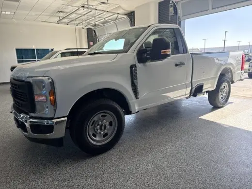 Ford F-350 Super Duty 2025 4x2 XL Cabina Regular 2 puertas 8 pies LB SRW Pickup