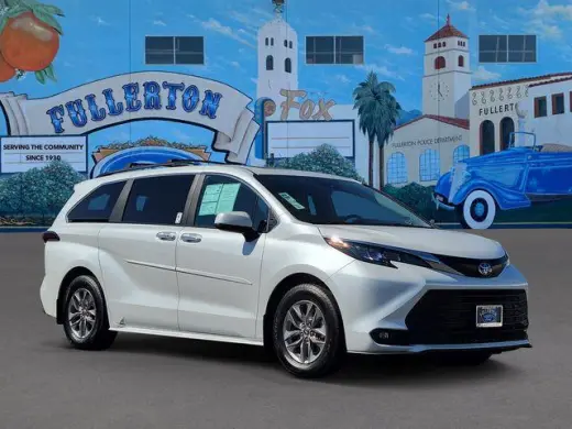 Toyota Sienna 2025 AWD XLE 7 Pasajeros 4 Puertas Minivan