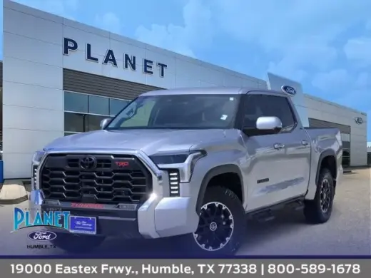 Toyota Tundra 2024 4x4 SR5 4 puertas CrewMax Cab Pickup SB