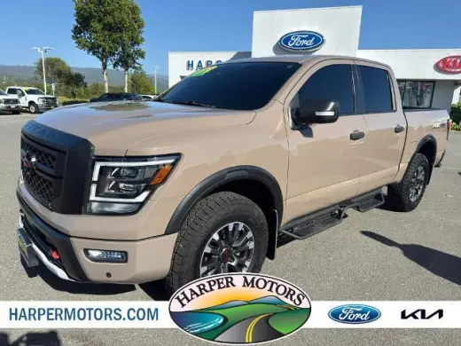 Nissan Titan 2023 4x4 PRO-4X 4 puertas Cabina Crew 5.6 pies. SB