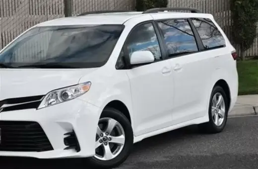 2018 Toyota Sienna LE Minivan