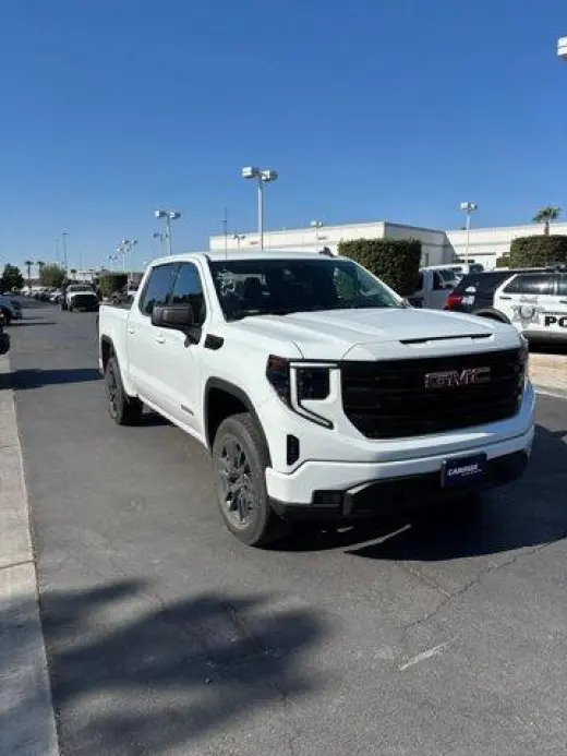 GMC Sierra 1500 2023 4x4 Elevation Estándar 4 puertas Cabina Crew 5.8 pies. Caja corta