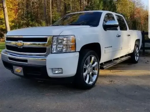 2011 CHEVROLET SILVERADO LT 4D
