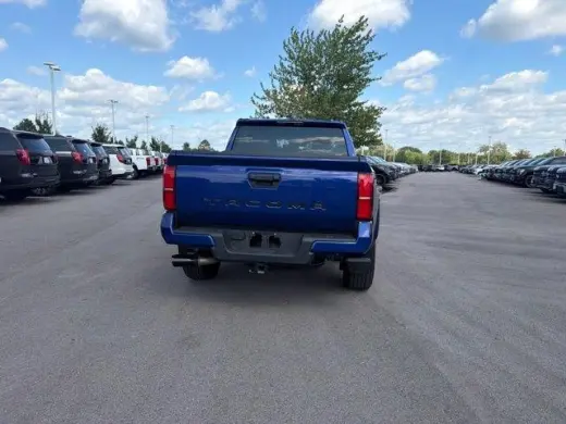 Toyota Tacoma 2024 4x4 TRD Sport 4 puertas Cabina Doble 5.0 ft SB 8A