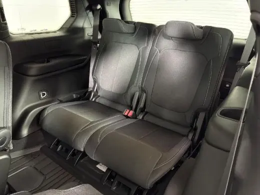 Jeep Grand Cherokee L 2025 4x2 Laredo 4 puertas SUV