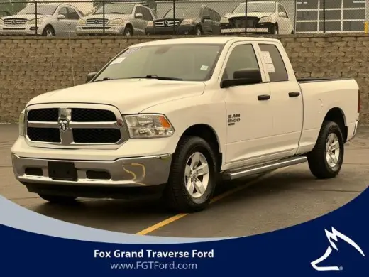 Ram 1500 Classic 2021 4x4 Tradesman Cabina Cuádruple 4 puertas 6.3 pies. Pickup de caja corta