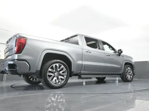 GMC Sierra 1500 2023 4x4 Denali 4 puertas Cabina Crew 5.8 pies. Caja corta