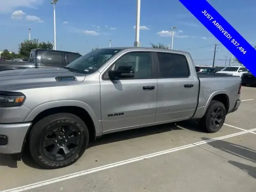 Ram 1500 2025 4x2 Big Horn Cabina doble 4 puertas 5.6 pies. Pickup SB