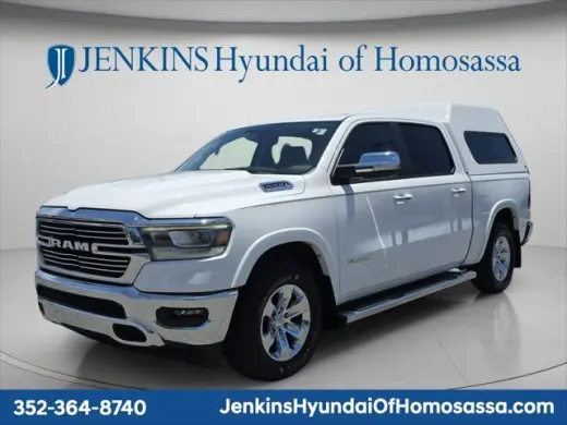 Ram 1500 2022 4x2 Laramie 4 puertas Cabina Crew 5.6 pies. SB Pickup