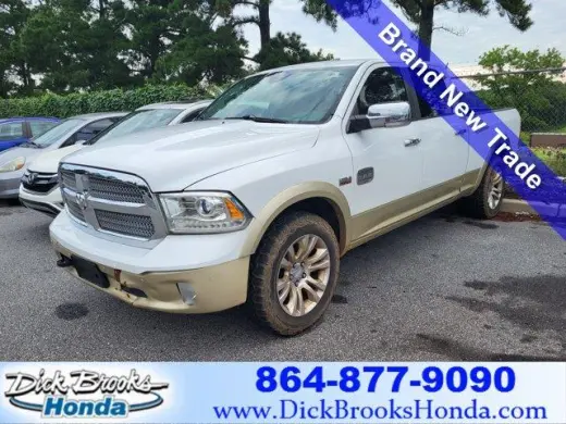 Ram 1500 2015 4x4 Laramie Limited 4 puertas Cabina doble 6.3 pies. Pickup con caja corta (lanzamiento a mediados de año)