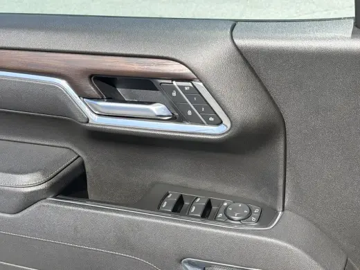 GMC Sierra 1500 2025 4x2 SLT 4p. Cabina de tripulación 5.8 pies de caja corta