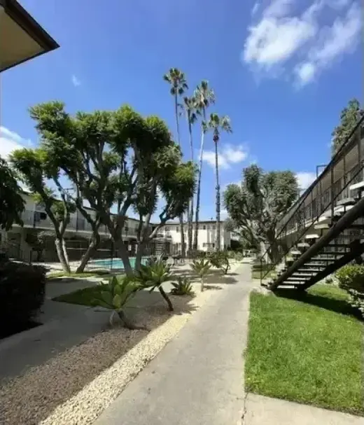 AZUSA GRANDE APTS- WEST COVINA