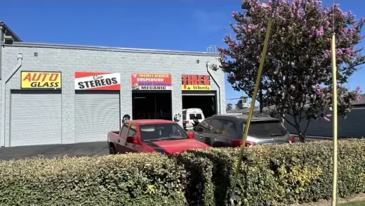 ¡Servicios automotrices aquí!