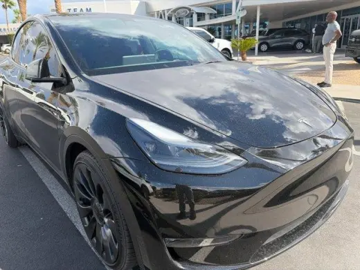 Tesla Model Y 2023 AWD Performance 4dr Crossover