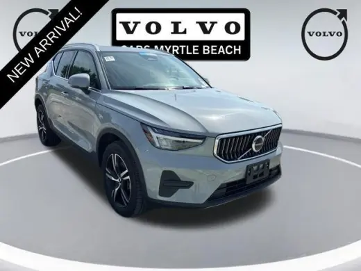 Volvo XC40 2025 AWD B5 Core con tema brillante 4p SUV