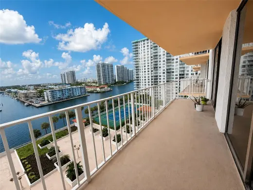 Propiedad de alquiler con 3 dormitorios y 2 baños en Sunny Isles Beach