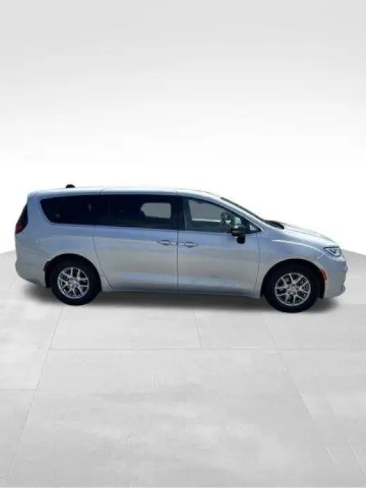 Chrysler Pacifica 2024 Touring L Minivan 4p