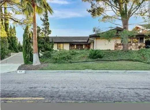 UPDATED SINGLE FAMILY HOME -