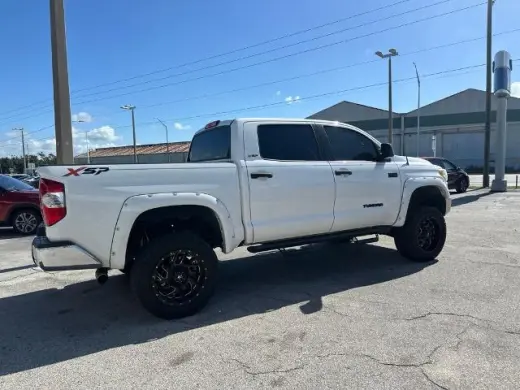 Toyota Tundra 2017 4x2 SR5 4dr CrewMax Cab Pickup SB (5.7L V8 FFV)