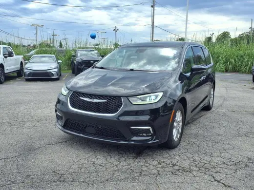 Chrysler Pacifica 2024 Touring L Minivan 4p.