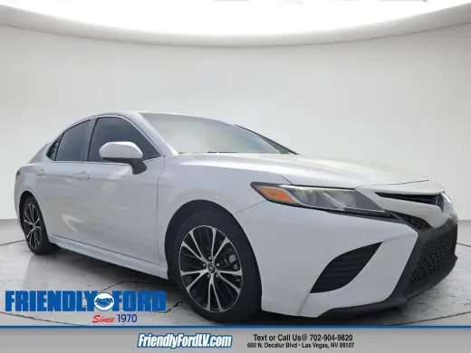 Toyota Camry 2018 SE Sedán de 4 puertas