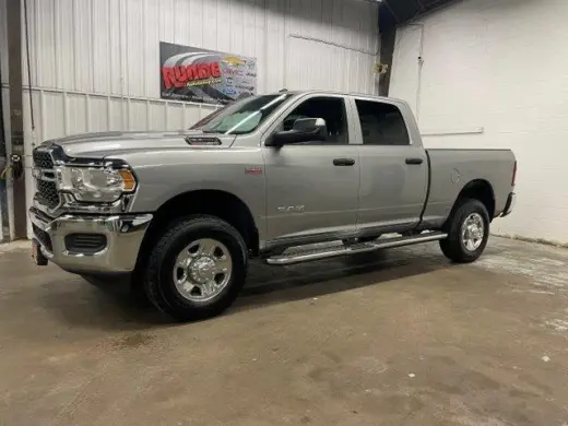 Ram 2500 2021 4x4 Tradesman Cabina de 4 puertas Crew 6,3 pies SB Camioneta