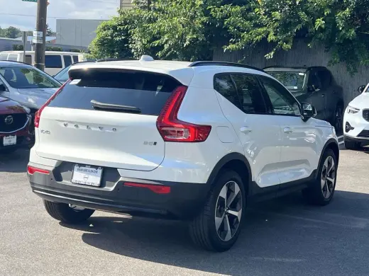 Volvo XC40 2026 4x4 B5 Plus SUV 4p.