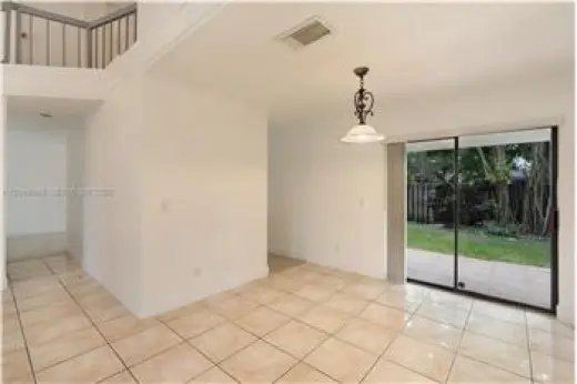 Propiedad en alquiler con 3 dormitorios y 2.5 baños en Miami