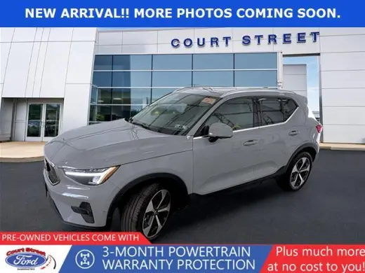 Volvo XC40 2025 AWD B5 Plus Bright Theme 4p SUV