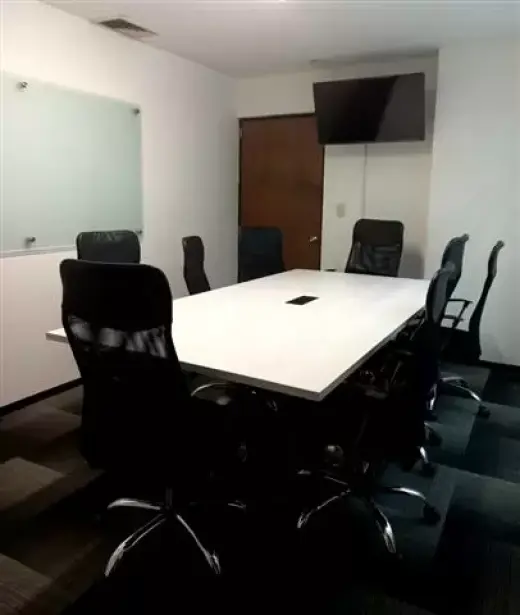 Sala de juntas con servicios