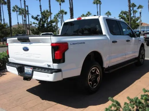 Ford F-150 Lightning 2023 AWD XLT 4p SuperCrew 5.5 ft. SB