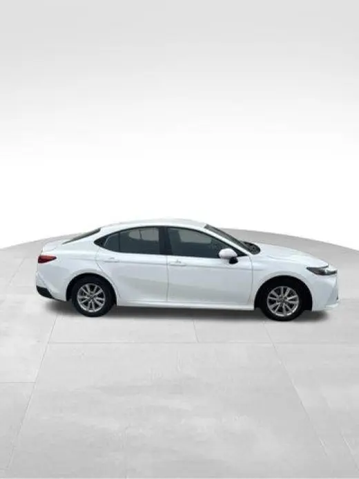 Toyota Camry 2025 LE Sedán 4p