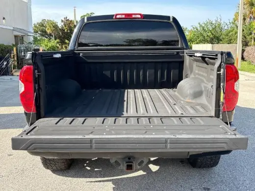 Toyota Tundra 2017 4x4 Limited 4dr CrewMax Cab Pickup SB (5.7L V8 FFV)