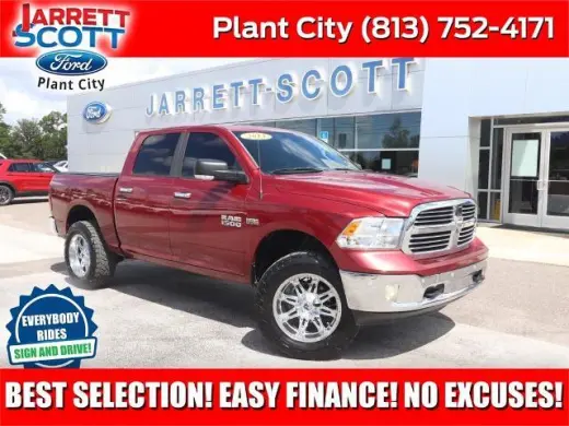 Ram 1500 2014 4x4 SLT 4p Cabina de Tripulacion 5.5 ft. SB Camioneta