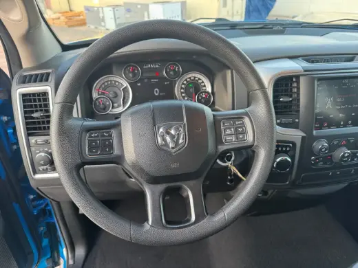 Ram 1500 Clásico 2020 4x2 SLT 4p Camioneta Quad Cab 6.3 pies de caja larga