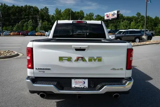 Ram 1500 2025 4x4 Laramie 4p Crew Cab 5.6 ft. SB Camioneta