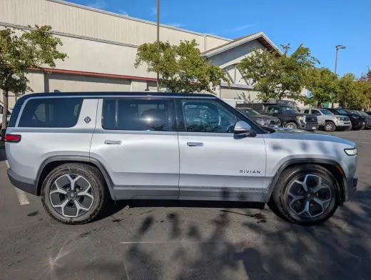 2023 Rivian R1S