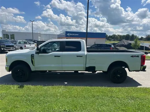 Ford F-250 Super Duty 2023 4x4 XL 4dr Cab de Trabajo de 6.8 pies de largo Pickup