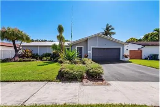 Propiedad en alquiler con 3 dormitorios y 2 baños en Cooper City