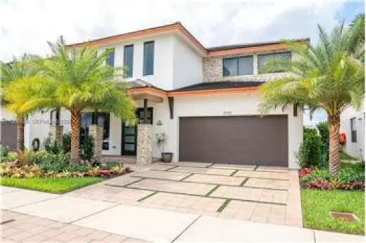 Propiedad en alquiler con 4 dormitorios y 3 baños en Miami Lakes