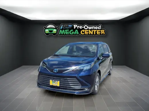 Toyota Sienna 2025 XLE de 8 pasajeros y 4 puertas minivan