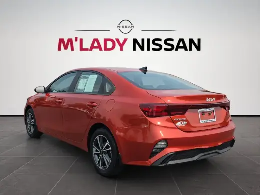 Sedán Kia Forte LXS de 4 puertas 2023