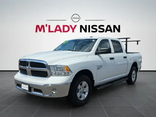 Ram 1500 Classic 2023 4x4 Tradesman 4dr Crew Cab 5.5 ft. SB Pickup