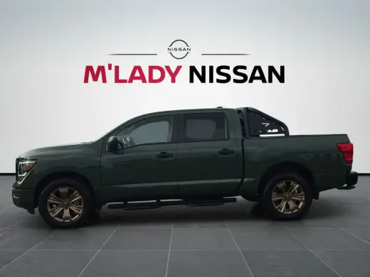 Nissan Titan 2024 4x4 SV 4 puertas Crew Cab 5.6 ft. SB