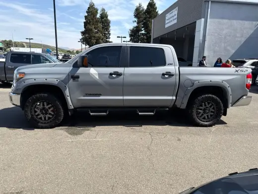 Toyota Tundra 2019 4x4 SR5 4dr CrewMax Cabina Pickup SB (5.7L V8 FFV)