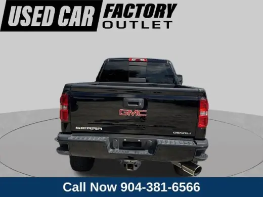 GMC Sierra 2500HD 2015 4x4 Denali cabina doble con cuatro puertas, versión Short Bed