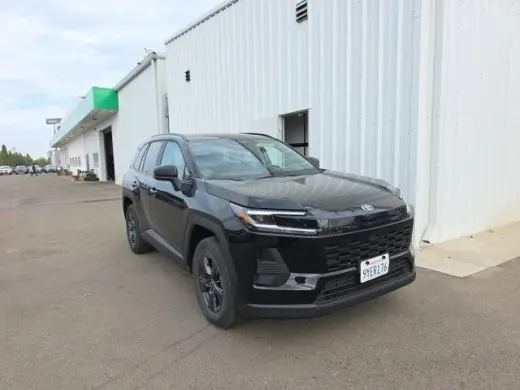 Toyota RAV4 LE SUV de 4 puertas 2026
