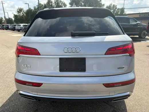 Audi Q5 2024 AWD quattro variante S línea Premium Plus 45 TFSI SUV de 4 puertas